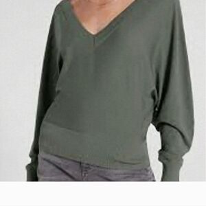 Express Double VNeck Lightweight Silky Sweater SZ S Cream